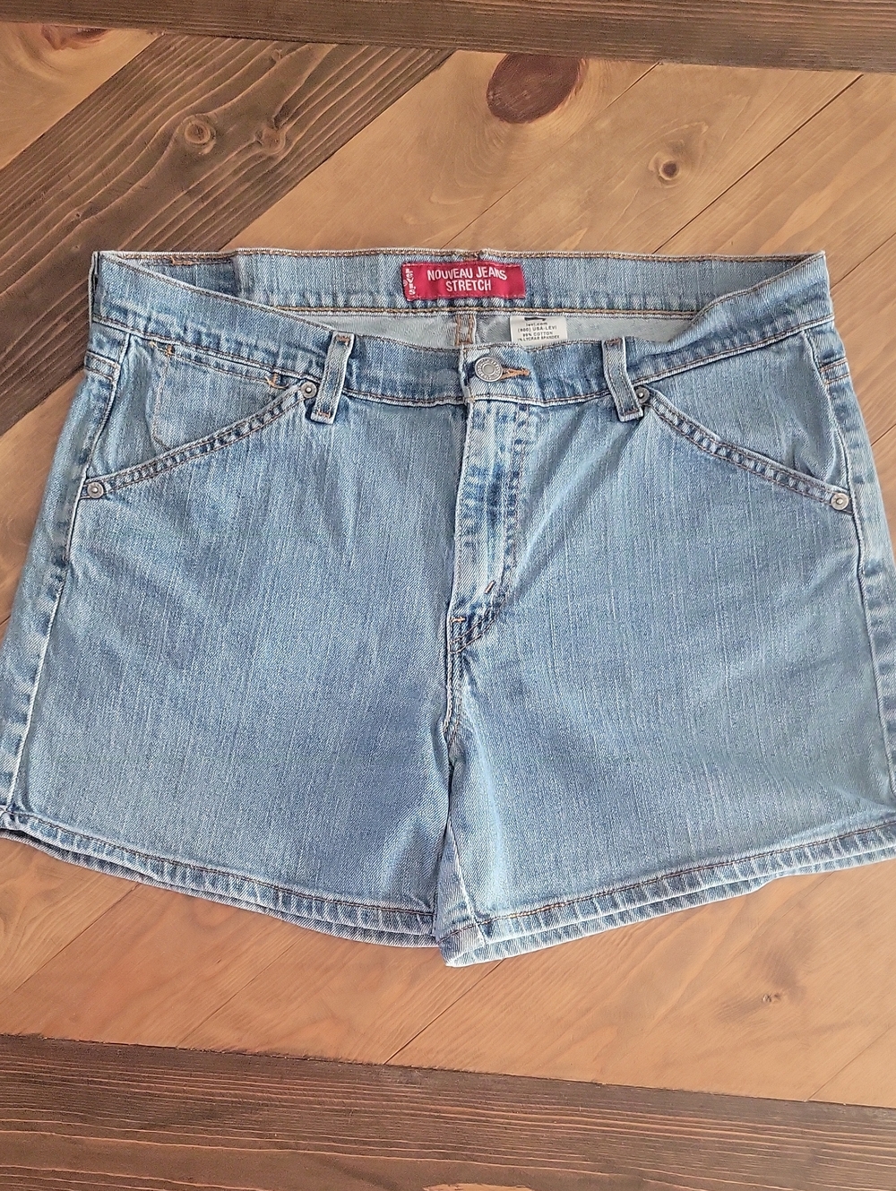 Levi's Women's Light Wash Stretch Denim Shorts